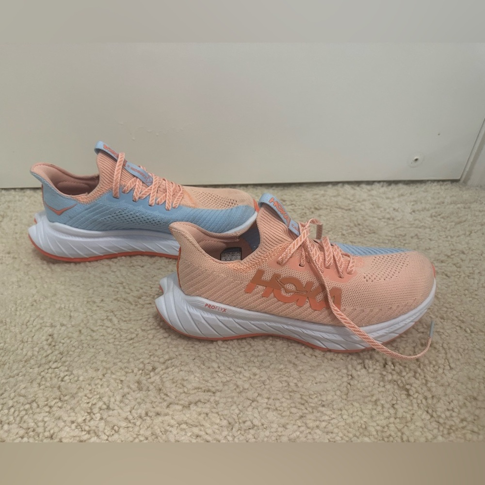 Hoka carbon X 3 running shoe peach parfait/summer song size 5.5